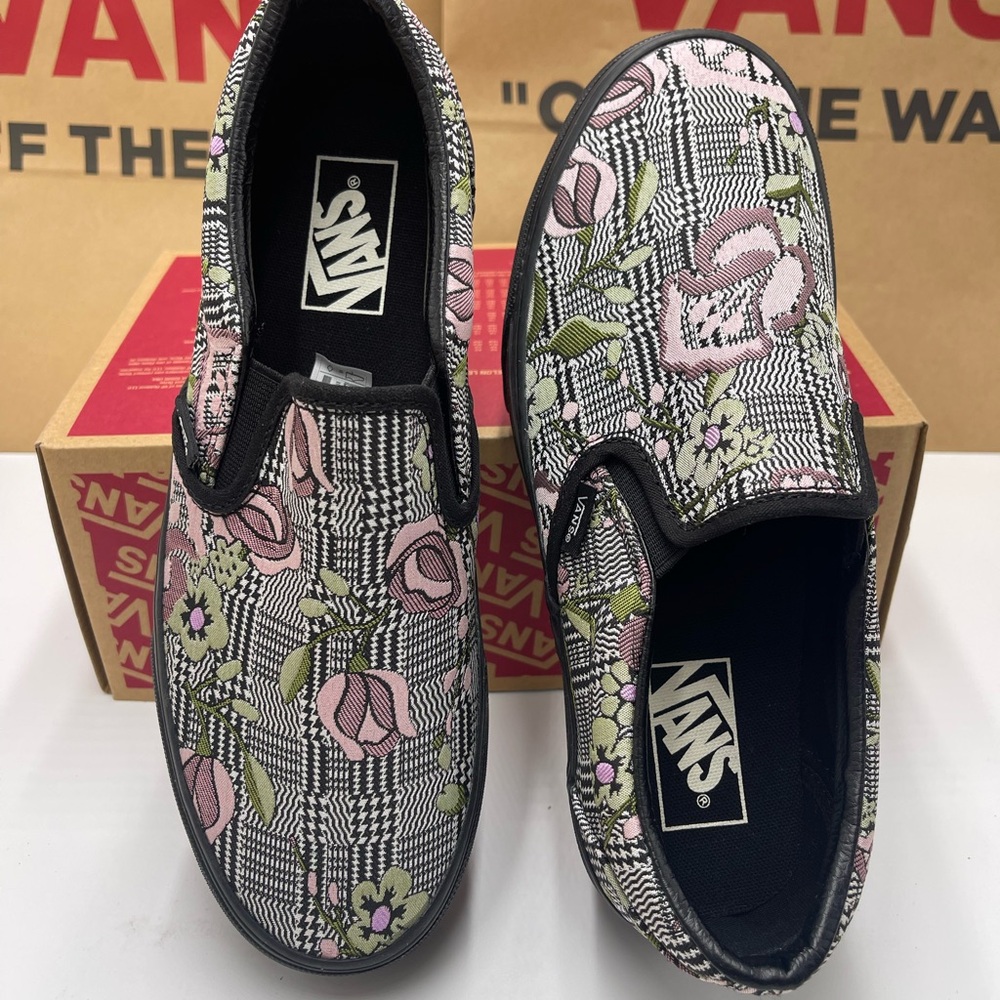 Vans WMNS Classic Slip-On Stackform Platform Sneakers 
Tapestry Floral Black - Picture 4 of 16
